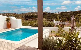 Casa Na Colina : The Cottage And The Long House